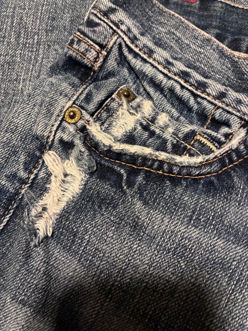 7 for all Mankind brand, size 27, 100% cotton, flare, distressed denim jeans - Picture 14 of 15